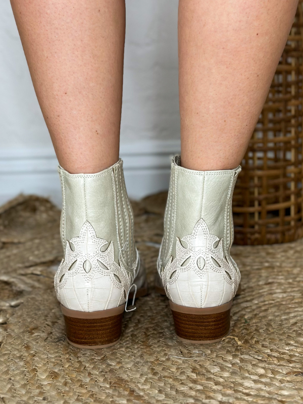 Coconuts by matisse ankle top boots